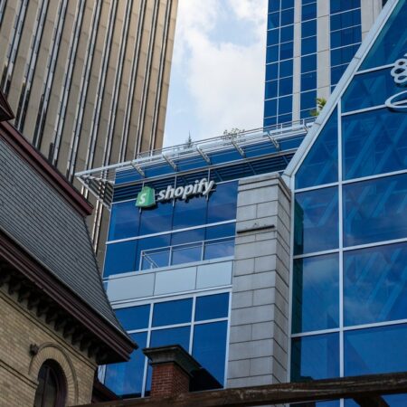 Shopify: Storia ed Evoluzione del Leader nel Digital Commerce